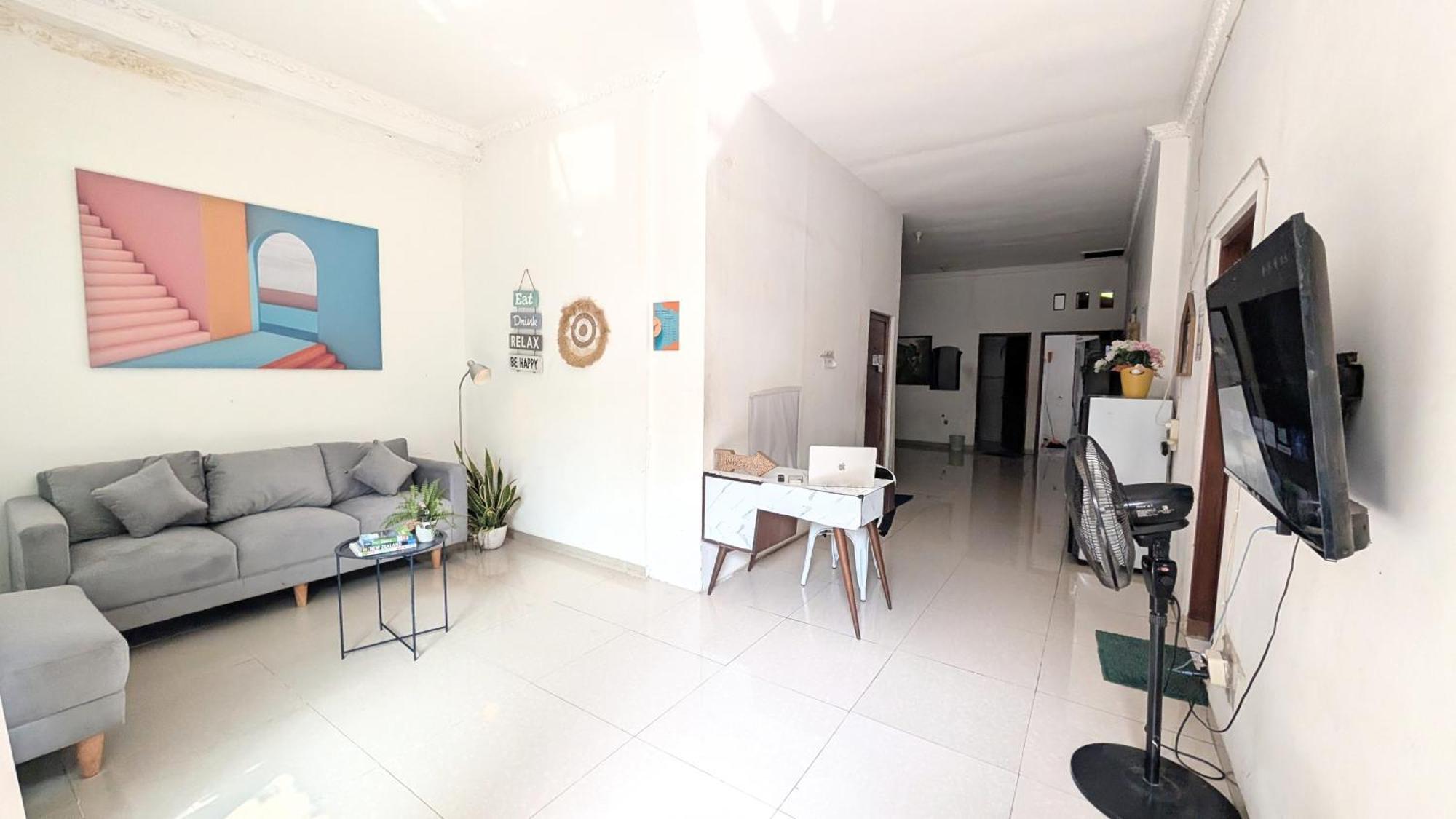 Homey Guesthouse Kertajaya Surabaya Buitenkant foto