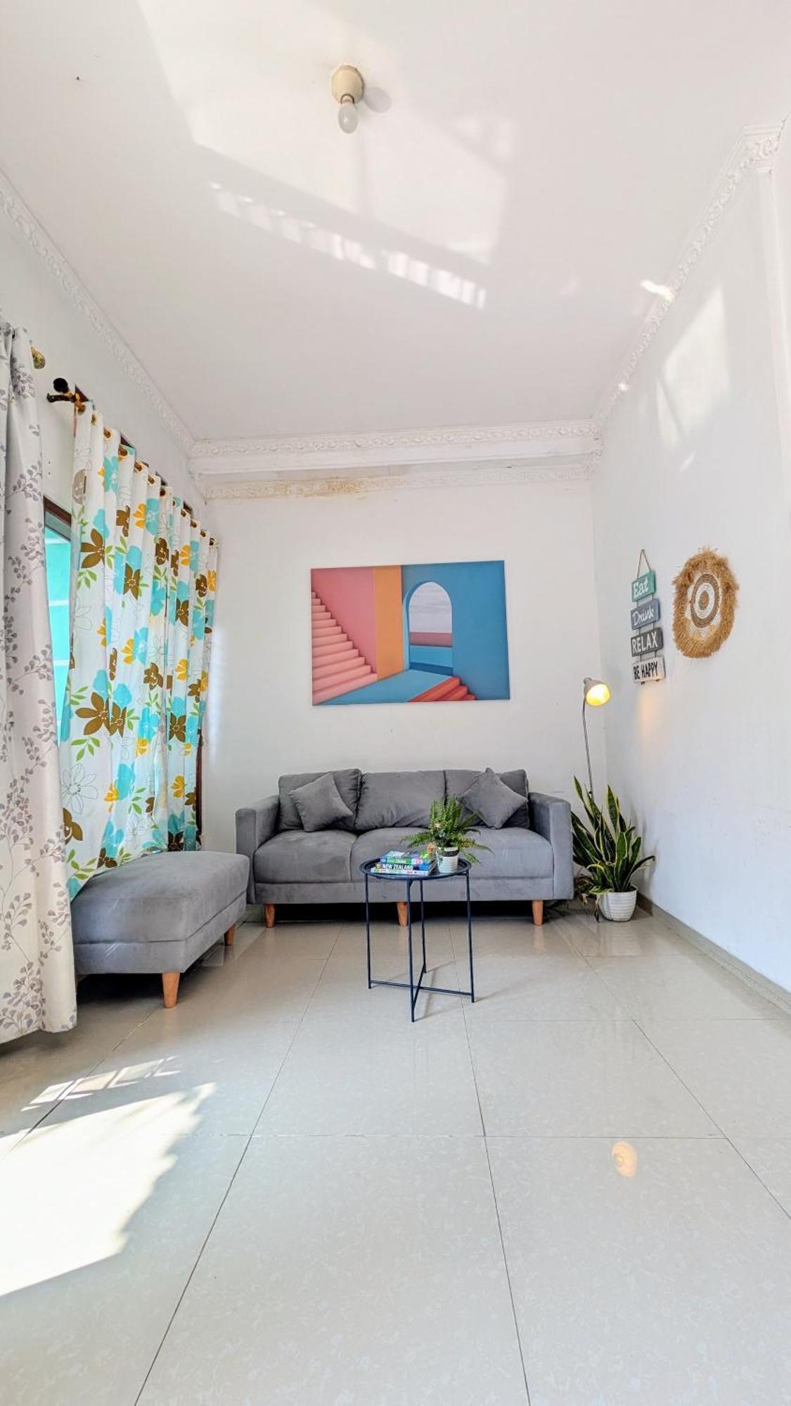 Homey Guesthouse Kertajaya Surabaya Buitenkant foto