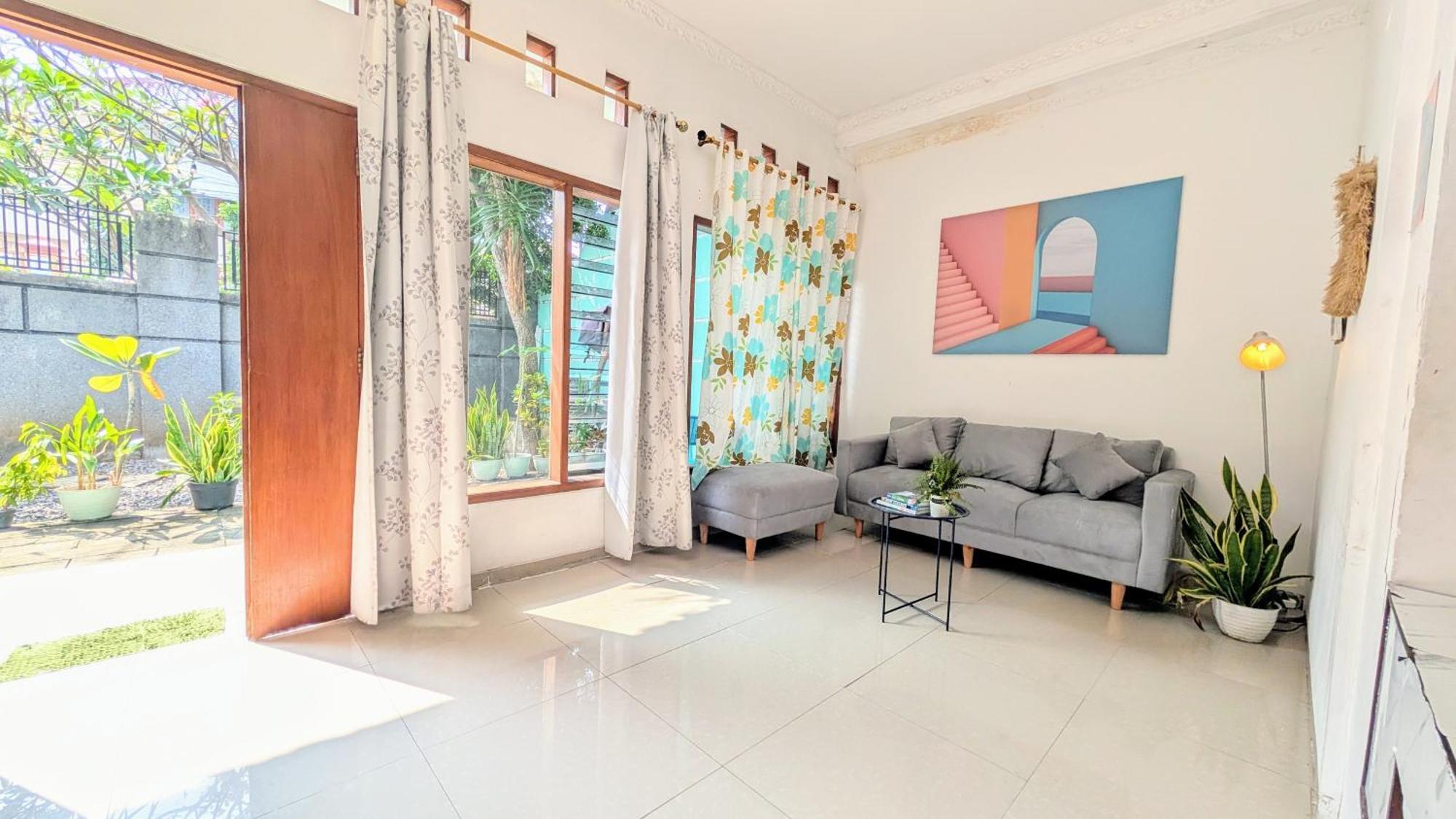 Homey Guesthouse Kertajaya Surabaya Buitenkant foto