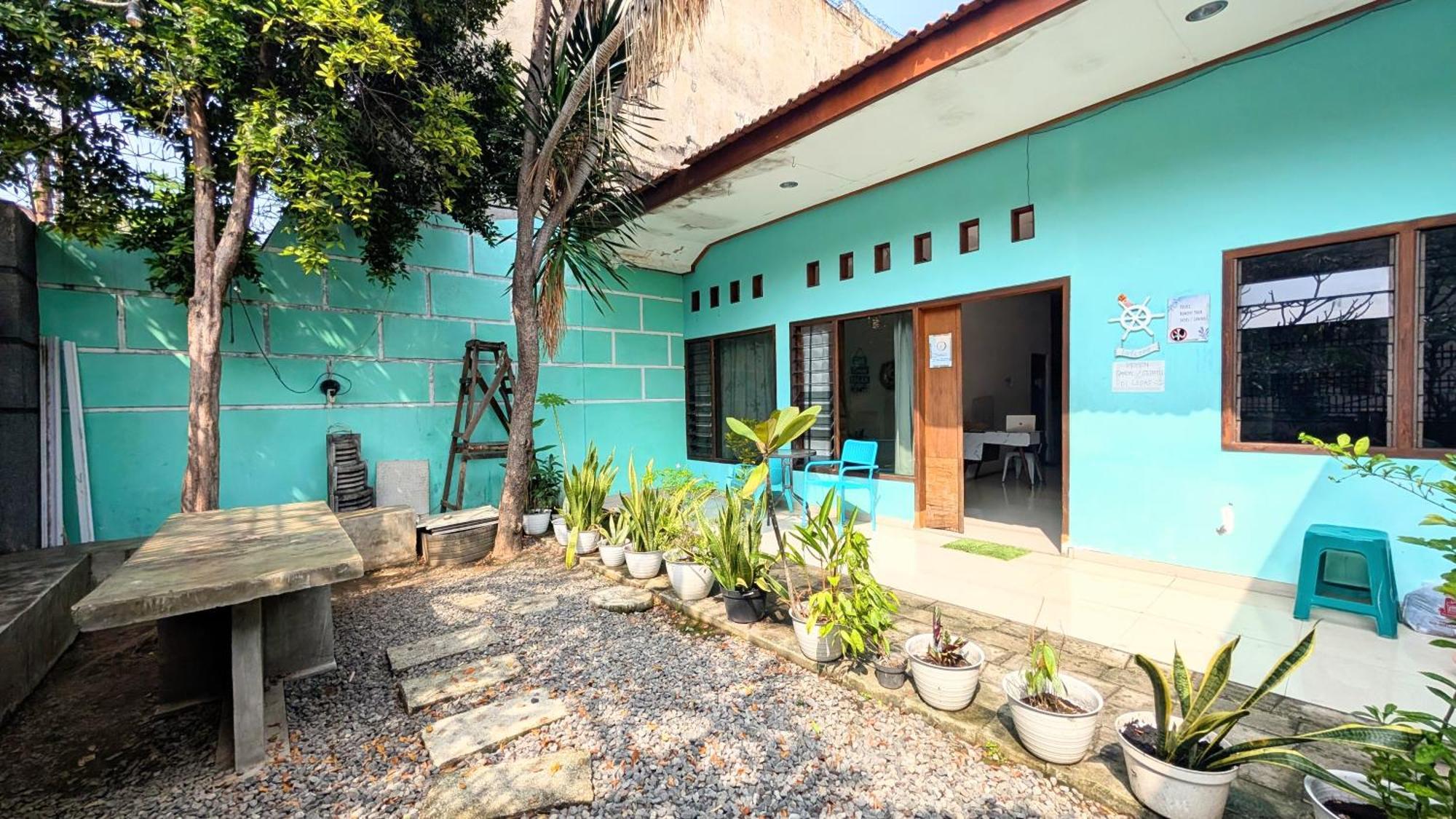 Homey Guesthouse Kertajaya Surabaya Buitenkant foto