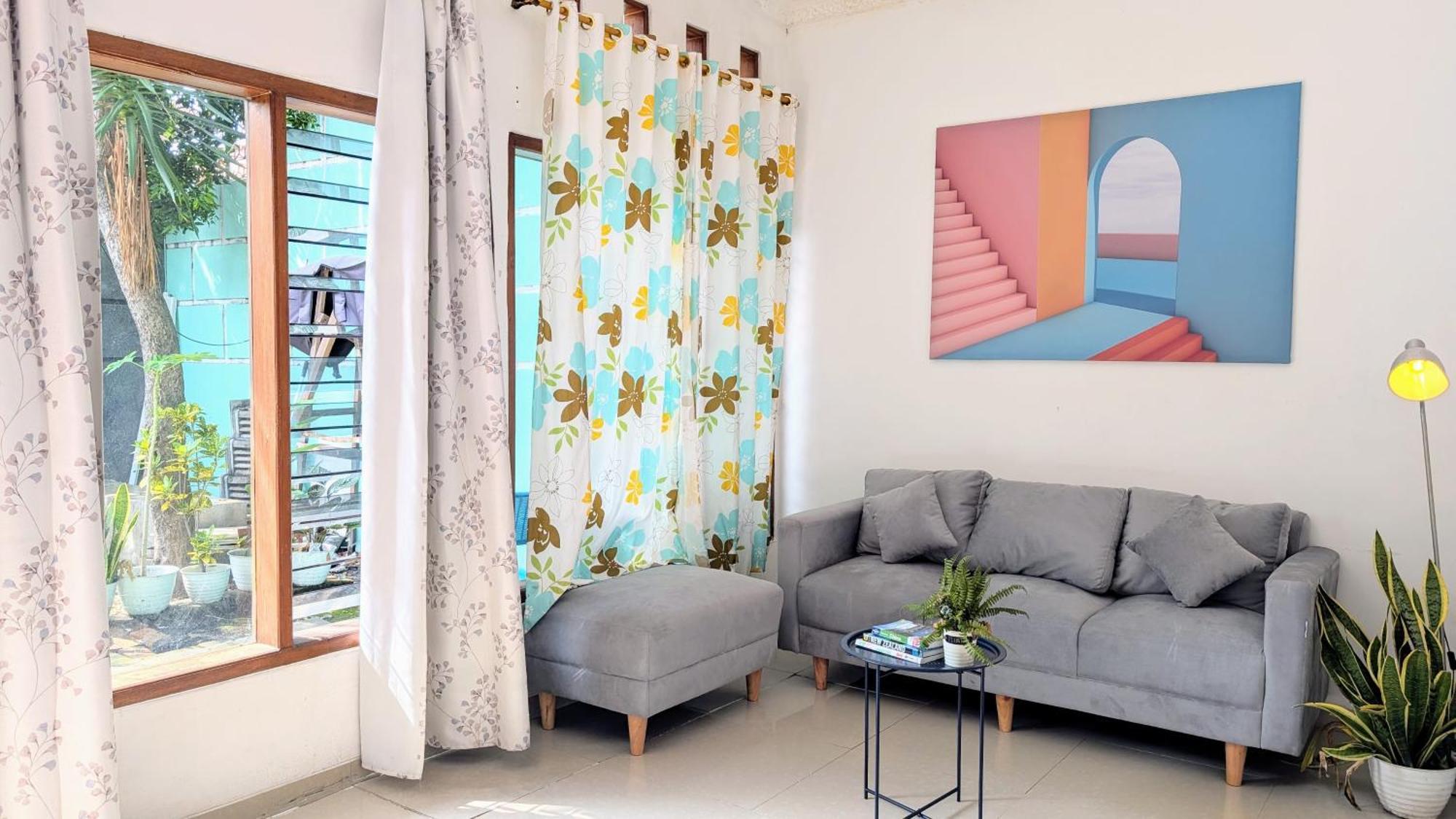 Homey Guesthouse Kertajaya Surabaya Buitenkant foto