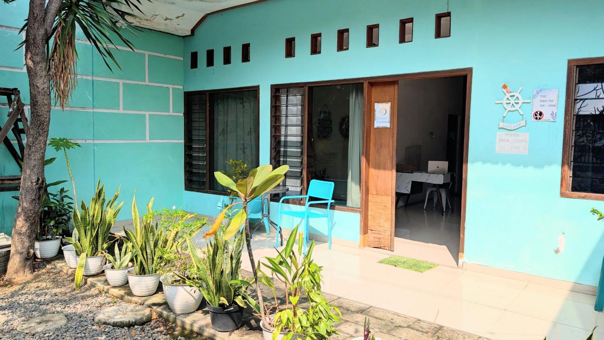 Homey Guesthouse Kertajaya Surabaya Buitenkant foto